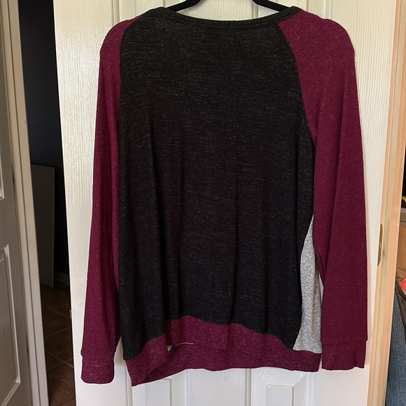 Buffalo Color Block Top - Picture 2 of 3